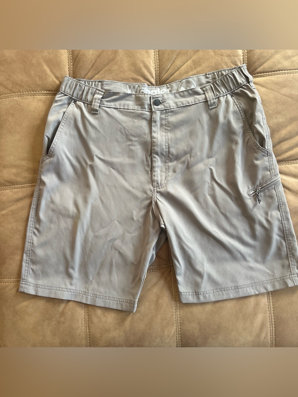 Wrangler Light Gray Men's Athletic Shorts